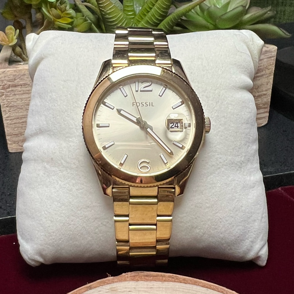 FOSSIL Gold Tone Watch ✨ - Picture 2 of 15